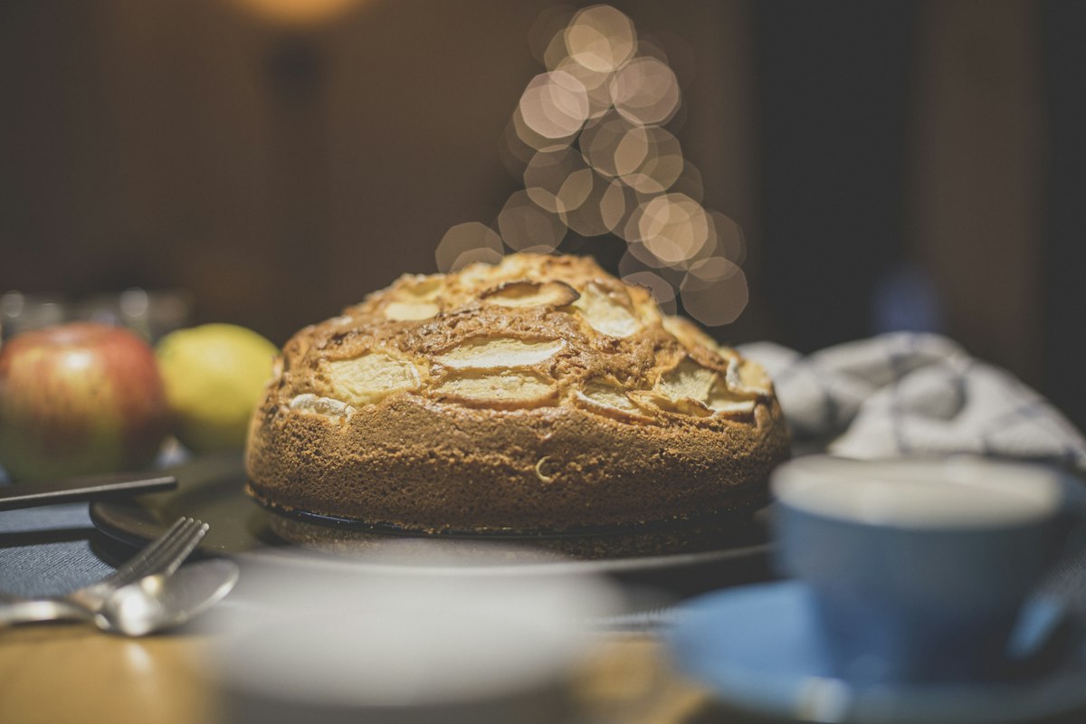 Apfelkuchen mit frischen Äpfeln